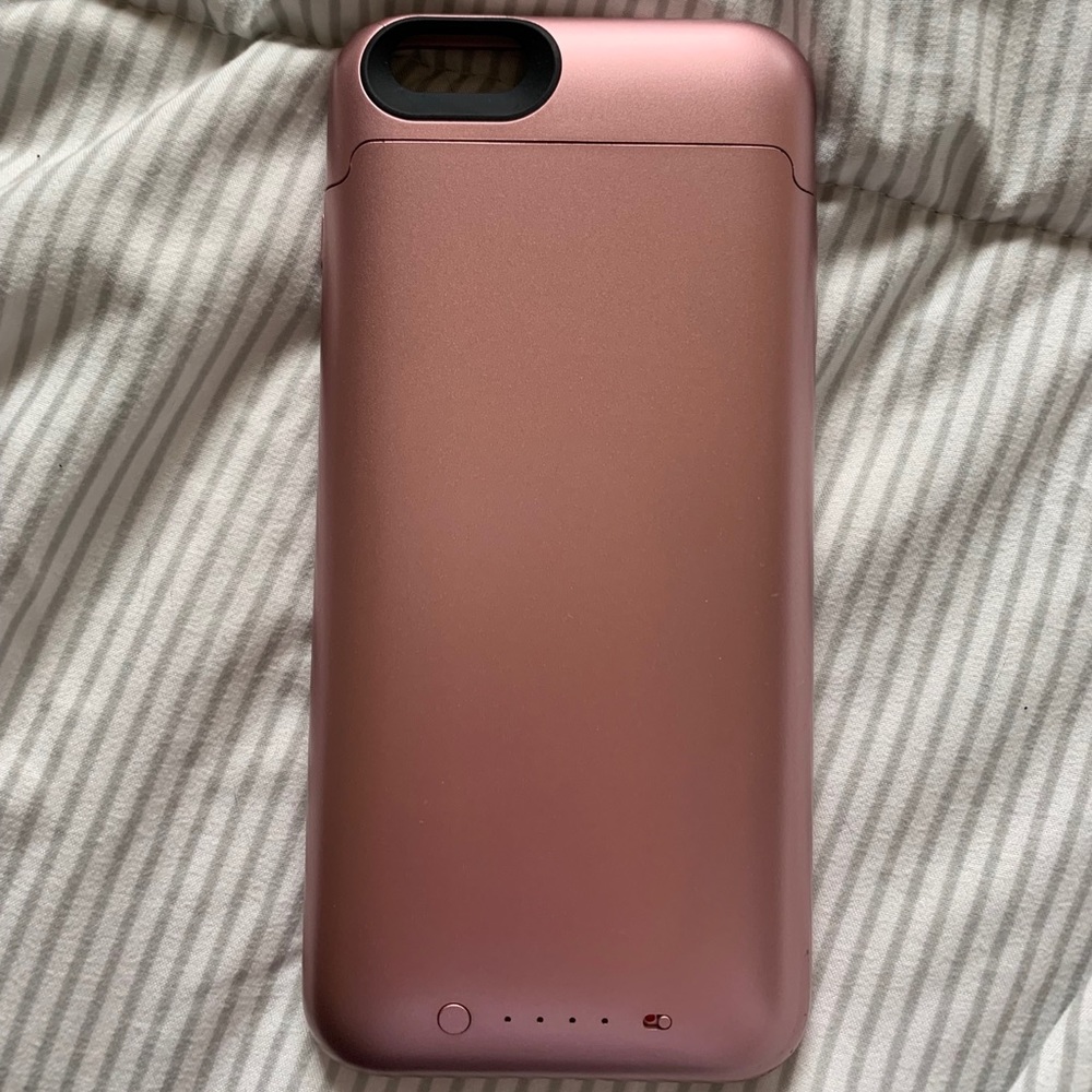 Rose gold mophie iPhone 6 Plus charging case